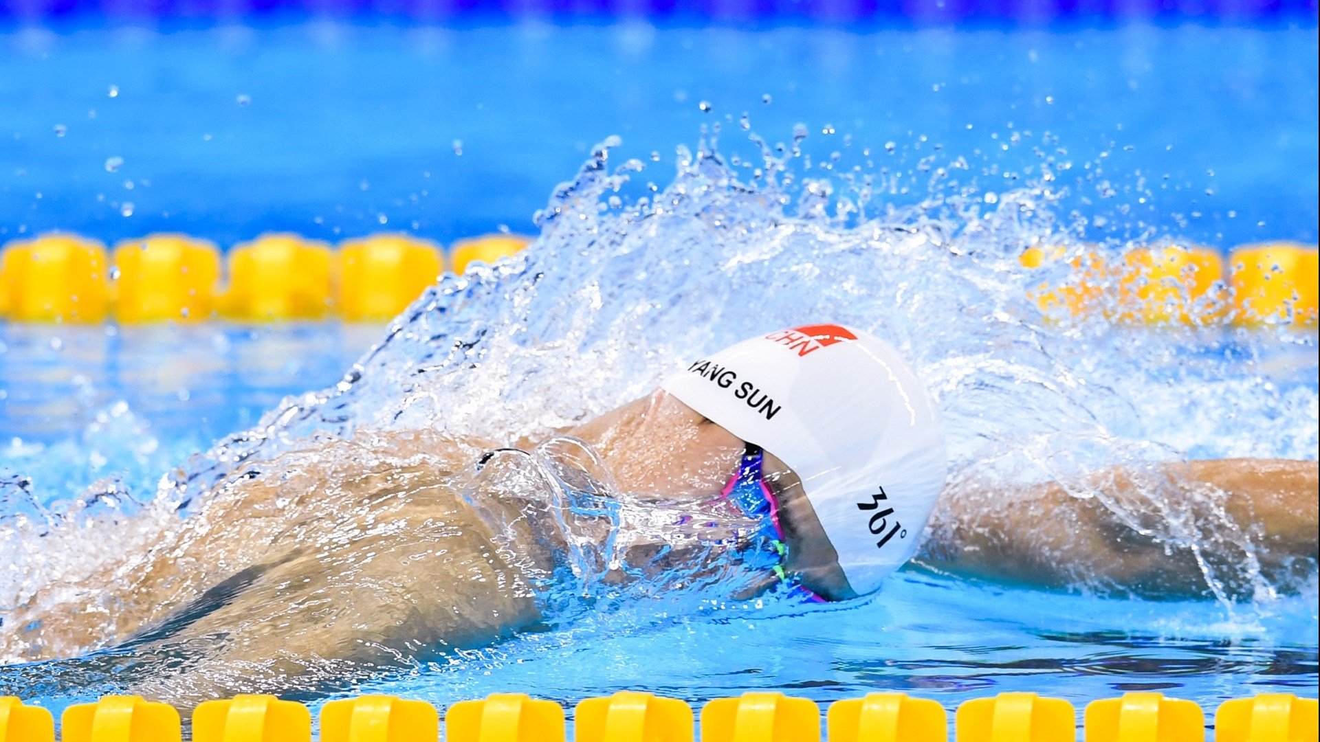 体坛记忆|逆袭名场面!巴赫拉姆耍阴招被扣分,莫里飞膝逆袭引爆全场