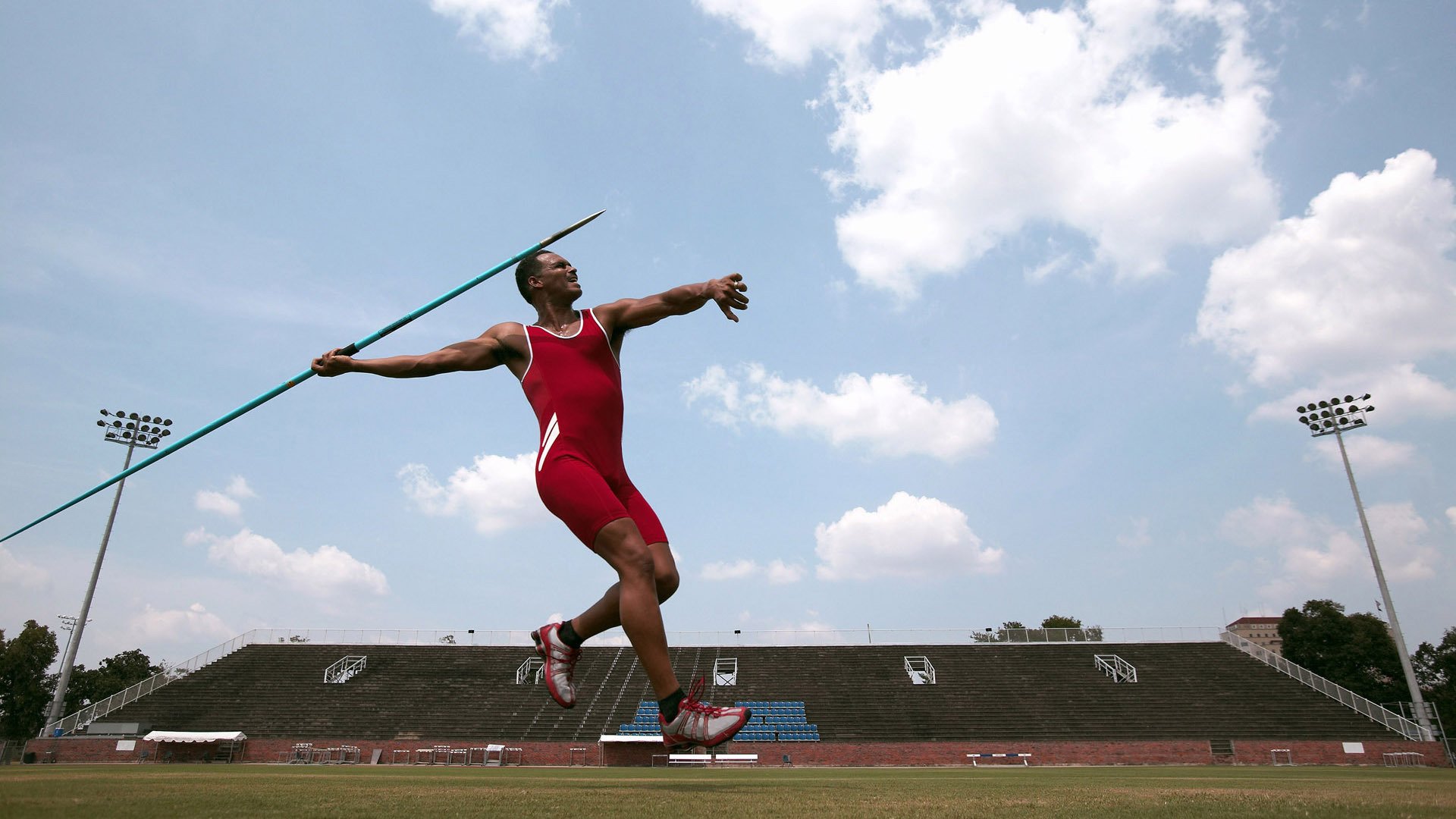 城市与赛事合作推动赛事周边旅游产品打包销售,赛事带动城市的发展